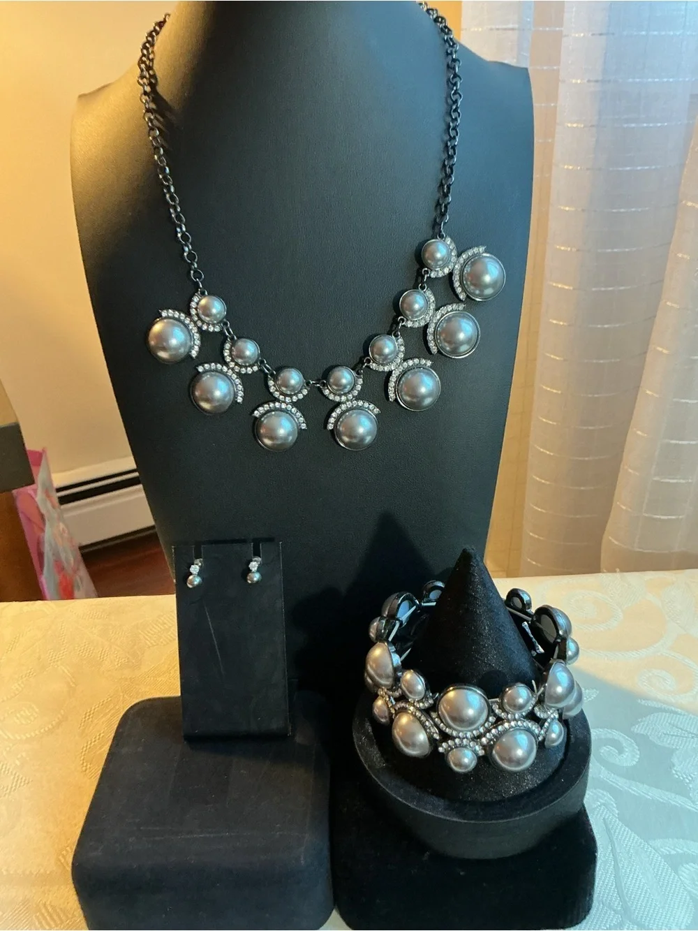 Erika Lyons Vintage Faux Pearl Necklace,  Bracelet and Earring Hematite Set